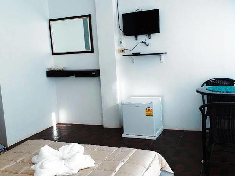 Lanta Friendly House Hotel เกาะลันตา ภายนอก รูปภาพ