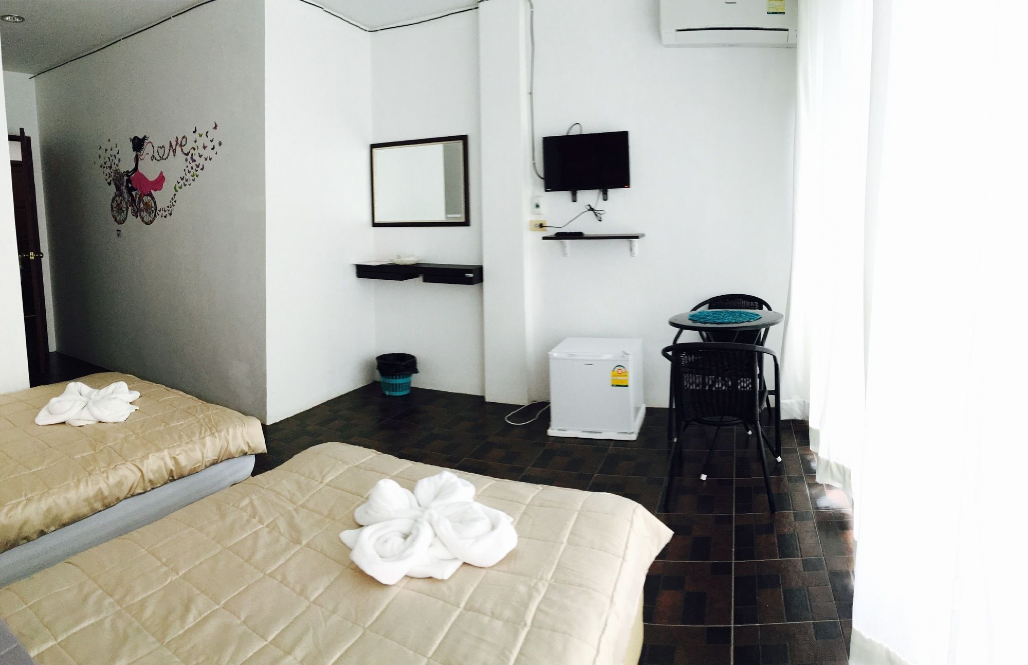 Lanta Friendly House Hotel เกาะลันตา ภายนอก รูปภาพ